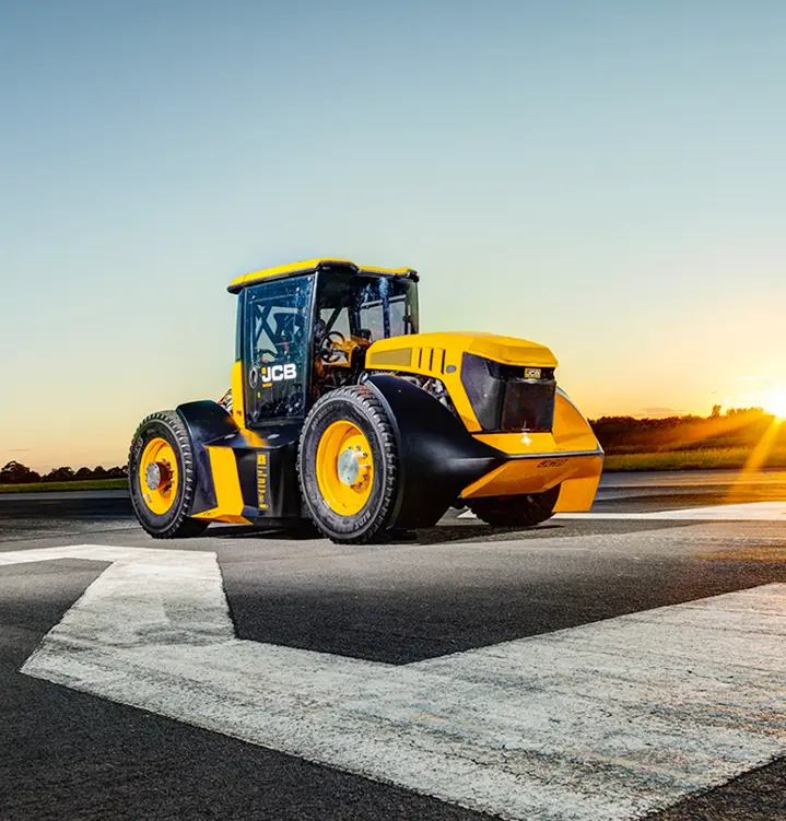 Máy xây dựng JCB từ Anh Quốc mang theo di sản hơn 80 năm cơ giới hóa với vị thế là một trong những biểu tượng công nghiệp hàng đầu thế giới. Các dòng sản phẩm nhập khẩu nguyên chiếc này là sự bảo chứng cho chất lượng châu Âu nghiêm ngặt, mang đến sự an tâm tuyệt đối và nâng tầm đẳng cấp cho mọi công trình tại Việt Nam.
