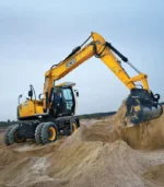 Không chỉ dùng để thăng bằng, cụm lưỡi ủi tích hợp trên máy xúc đào bánh lốp JCB JS145 biến cỗ máy thành một chiếc xe ủi cỡ nhỏ. Thợ vận hành có thể tự mình gạt phẳng xà bần và lấp lại mặt bằng sau khi hoàn tất thi công đường ống.