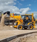 Công nghệ Smooth Ride System trên máy xúc đào liên hợp JCB 3CX tự động hấp thụ các chấn động khi xe di chuyển nhanh trên địa hình gồ ghề. Tính năng này giúp vật liệu trong gàu không bị rớt ra ngoài và bảo vệ sức khỏe người điều khiển.