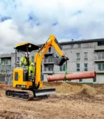 Với bán kính vung đuôi bằng 0, máy xúc đào mini JCB E18Z cho phép xoay toa thoải mái trong không gian hẹp. Thiết kế này giúp triệt tiêu nguy cơ va đập phần đuôi xe vào tường hoặc các kết cấu công trình lân cận.