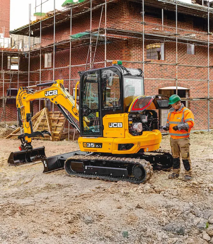 Sử dụng chốt bạc tẩm graphite cao cấp, máy xúc đào mini JCB E35Z kéo dài chu kỳ châm mỡ bôi trơn lên đến 500 giờ. Thiết kế thông minh này giúp doanh nghiệp cắt giảm đáng kể thời gian bảo trì và vật tư tiêu hao.