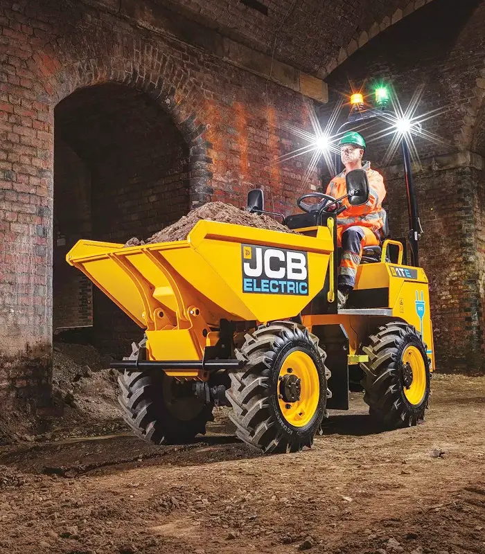 Hệ truyền động thuần điện giúp xe ben chở vật liệu JCB 1TE động cơ điện triệt tiêu tiếng gầm rú đặc trưng của máy móc. Cỗ máy vô cùng lý tưởng để thi công vào ban đêm hoặc phục vụ các dự án cải tạo bên trong khuôn viên trường học, bệnh viện.