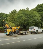 Nằm ở trung tâm của cuộc cách mạng xanh, xe ben chở vật liệu JCB 1TE động cơ điện loại bỏ hoàn toàn khí thải carbon. Đây là giải pháp luân chuyển vật tư bền vững, đáp ứng mọi tiêu chuẩn môi trường khắt khe nhất tại các dự án đô thị thông minh.