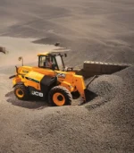 Với tầm với ngang tối đa đạt 3,7 mét, xe nâng cần dài đa năng JCB 530-70 cho phép thao tác rút hàng hóa từ sâu bên trong rơ-moóc thùng dài vô cùng thuận tiện. Thiết kế cần trục ống lồng hình chữ U gia cường đảm bảo độ cứng vững tuyệt đối khi thiết bị chịu tải ở khoảng cách vươn xa.