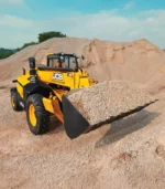 Khả năng thay lắp linh hoạt các loại phụ kiện như gàu xúc, càng nâng pallet hay hàm kẹp rơm biến xe nâng cần dài đa năng JCB 530-70 thành cỗ máy xử lý vật liệu toàn diện. Tính đa nhiệm này giúp các đơn vị khai thác cắt giảm đáng kể nguồn vốn đầu tư vào các thiết bị chuyên dụng đơn lẻ.