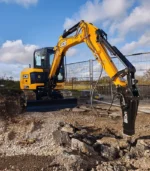 Thiết kế Reduced Tail Swing cho phép máy xúc đào mini JCB 51R-1 xoay xở mượt mà trong không gian hạn chế.