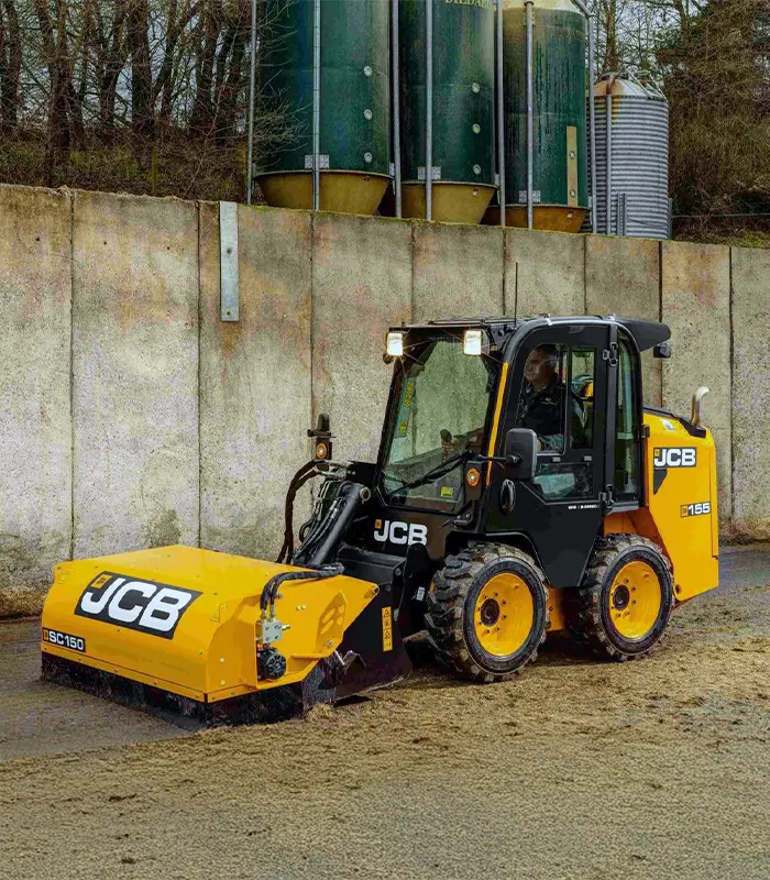 Máy xúc trượt JCB 155 HD Xe sở hữu khối động cơ JCB Diesel by Kohler T4F công suất 44kW mạnh mẽ, vận hành tối ưu mà không cần đến các hệ thống xử lý khí xả sau phức tạp, giúp cắt giảm đáng kể chi phí bảo dưỡng.