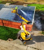 Nhờ hệ thống truyền động 4WD mạnh mẽ, thiết bị có thể tự tin leo các góc dốc lên đến 40% để di chuyển lên sàn xe tải cứu hộ chớp nhoáng. Khối trọng lượng vận hành 7,885 kg được chống đỡ kiên cố bởi hệ lốp đặc chịu lực, đảm bảo độ thăng bằng tuyệt đối khi bốc xếp.