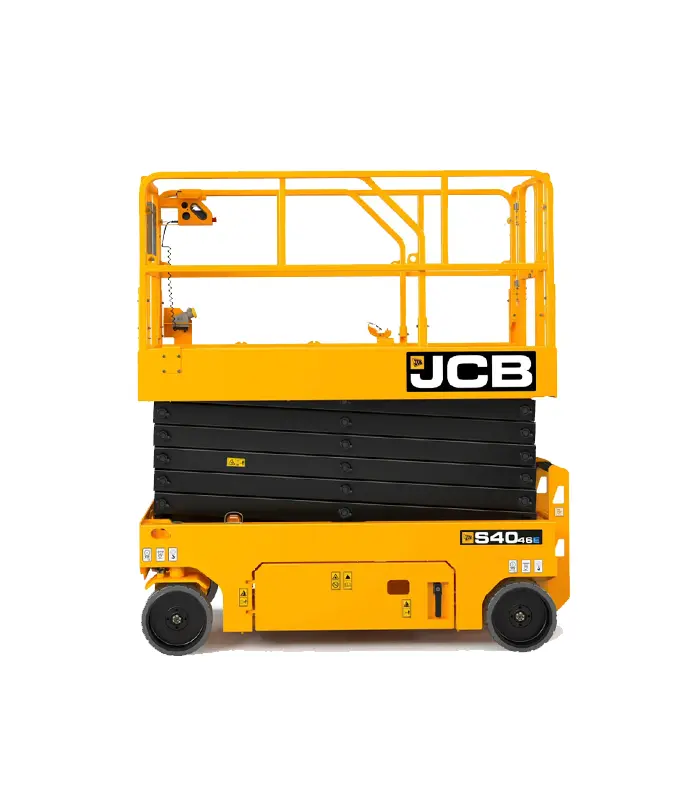 Xe nâng người cắt kéo 14m JCB S4046E Hệ thống khung thép dập vững chãi bao quanh bệ đứng tạo môi trường làm việc an tâm tuyệt đối cho nhân sự. Kết cấu này bảo vệ tối đa hai người lao động cùng công cụ kèm theo khỏi rủi ro trượt ngã khi thi công ở độ cao lớn.